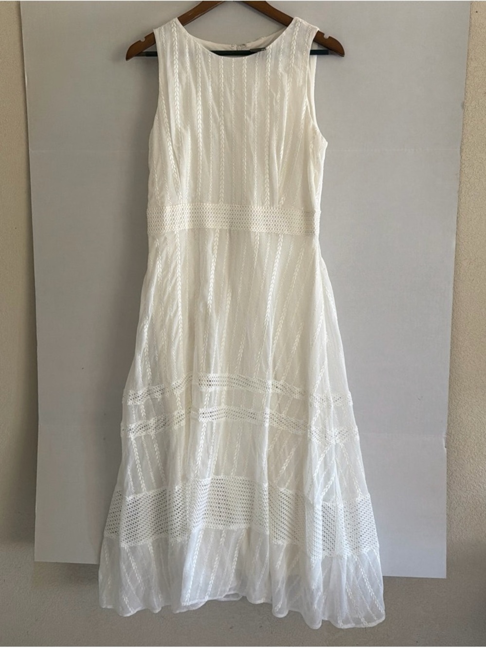 Macy’s Just..Taylor White Crochet-Trim Sleeveless Embroidered Maxi Dress Size 10
